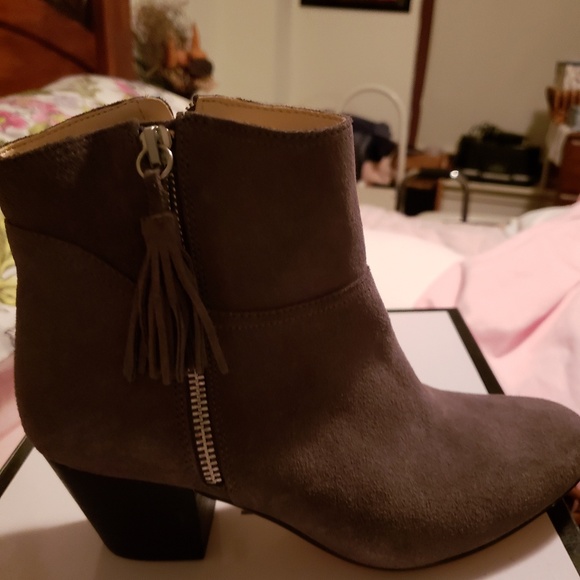 Boots - Picture 3 of 3